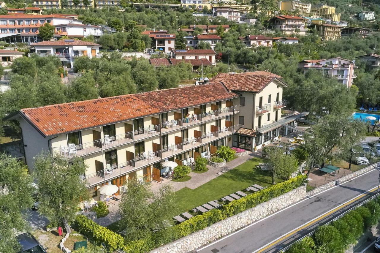 Hotel Rosemarie Лимоне-суль-Гарда Экстерьер фото